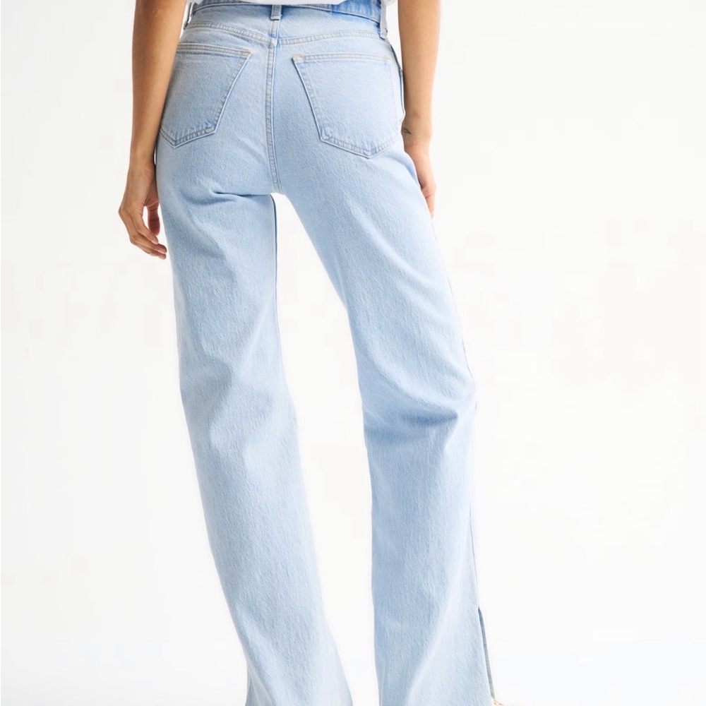 Abercrombie & Fitch Light Wash Flare Jeans 25 Long High Rise